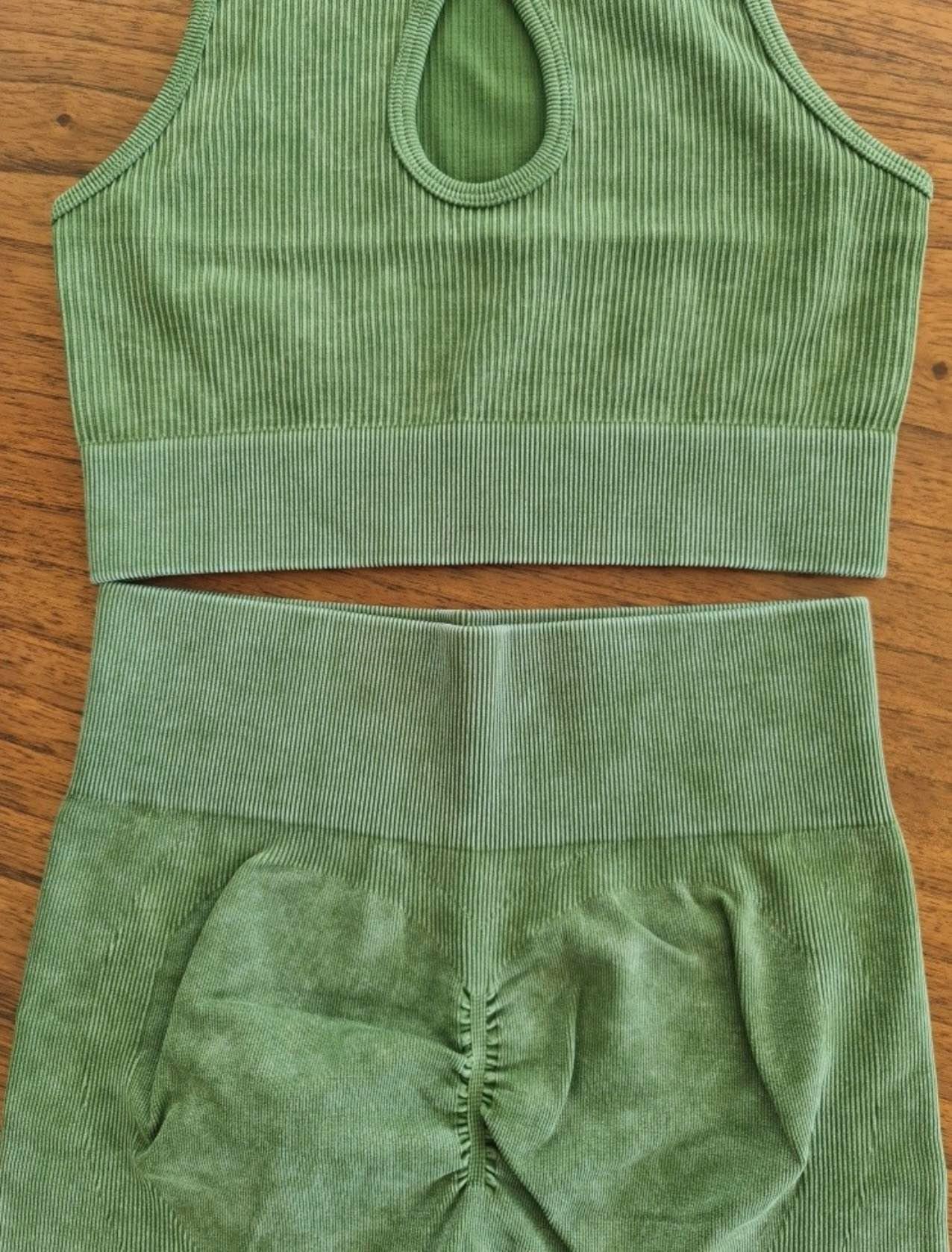 Conjunto Core  Short Frunce + Top Deportiva Sin Costura Seamless  Verde