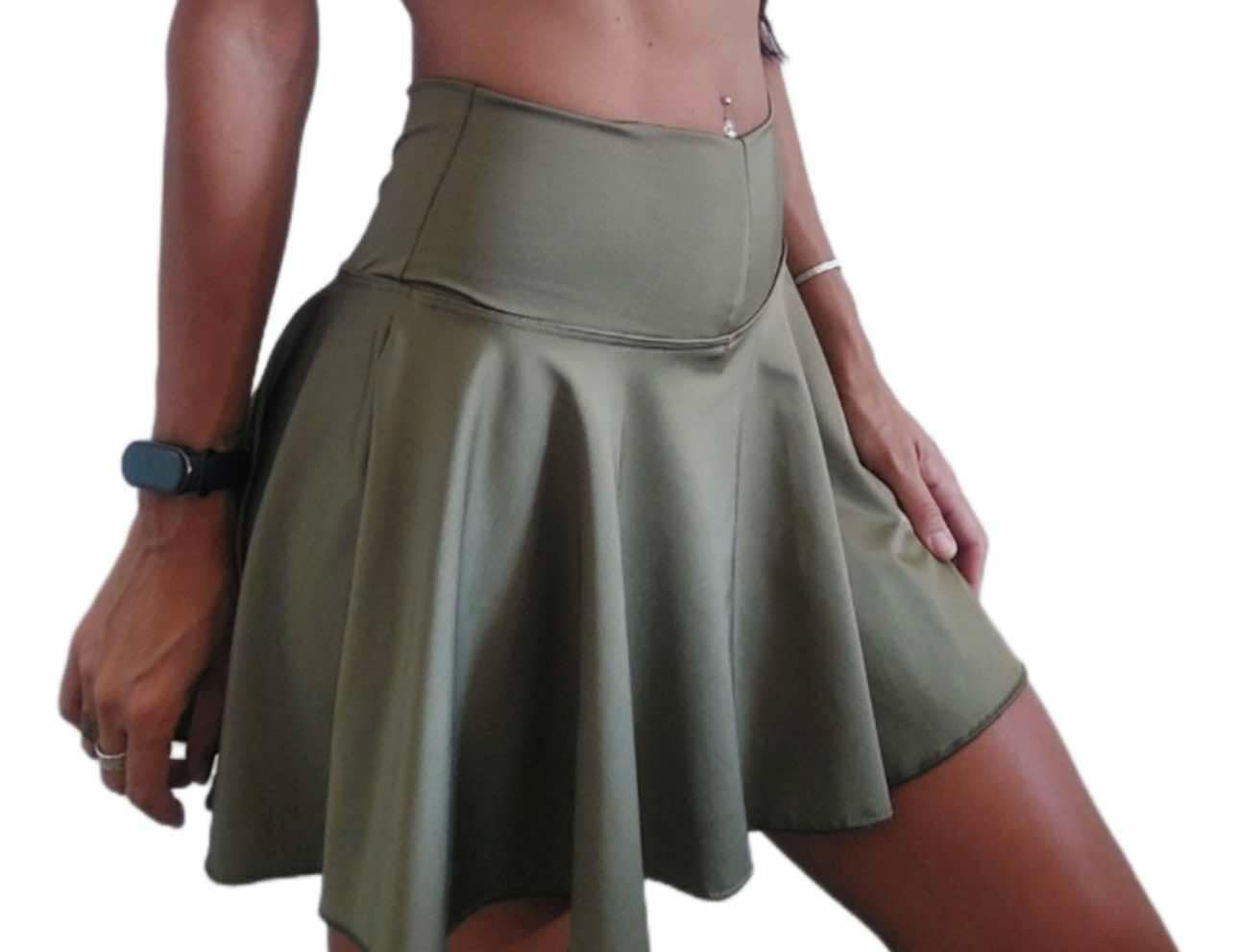 Short  Pollera verde militar